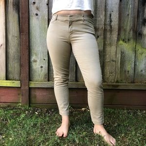 khaki pants